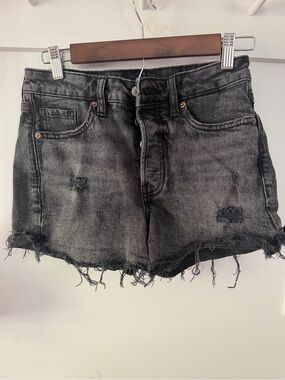Old Navy high-Rise Black Distressed Denim Women’s Shorts. 4/6